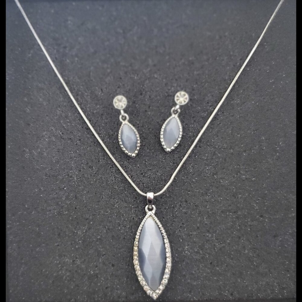 Vintage Necklace Earrings Set